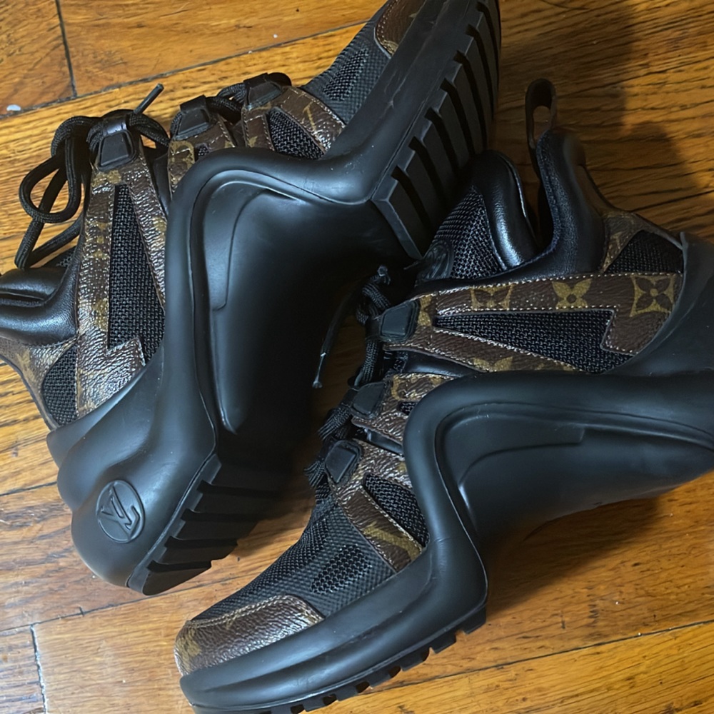Louis Vuitton sneakers size 37 US 7